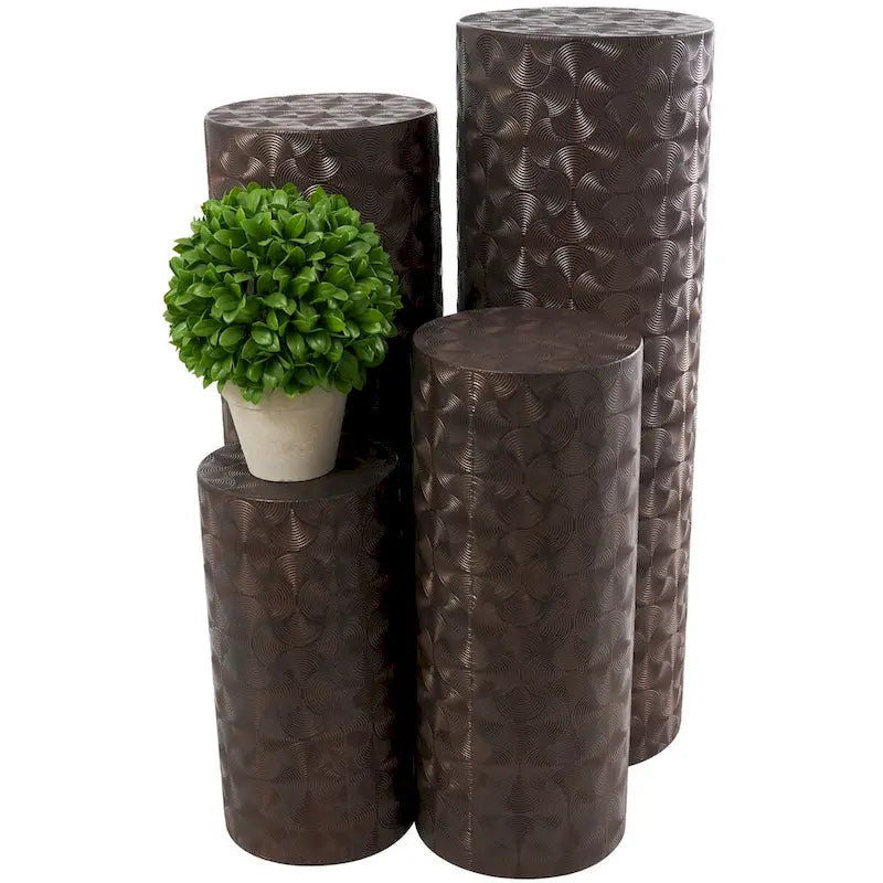 Table piédestal haute et fine en métal, au design rainuré ou martelé, de couleur marron – Lot de 4 – Roche River Decor